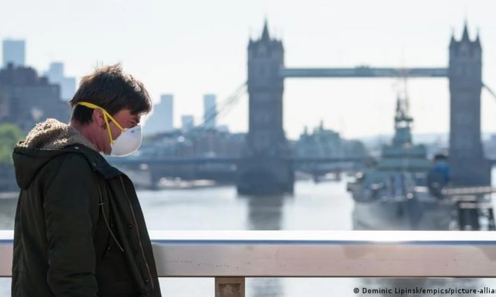 Βρετανία: Αναβάλλεται η άρση του lockdown- ''Θερίζει'' η ινδική μετάλλαξη